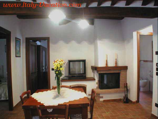 Italy vacation Alba farmhouse  Agriturismo Farm Vacation House & Motorhome , Az. IL Querciollo , Toscana , garda , Napoli Amalfi, Tuscany & Umbria 