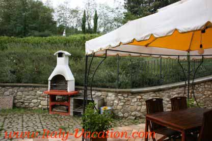 Italy vacation Alba farmhouse  Agriturismo Farm Vacation House & Motorhome , Az. IL Querciollo , Toscana , garda , Napoli Amalfi, Tuscany & Umbria 