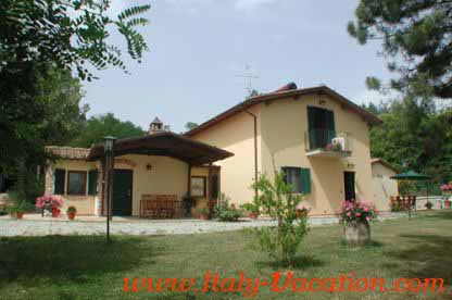 Italy vacation Alba farmhouse  Agriturismo Farm Vacation House & Motorhome , Az. IL Querciollo , Toscana , garda , Napoli Amalfi, Tuscany & Umbria 