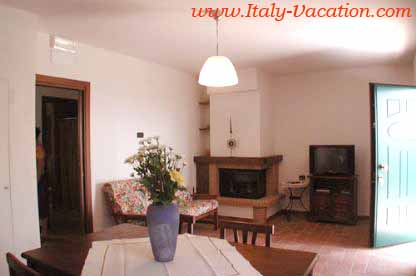 Italy vacation Alba farmhouse  Agriturismo Farm Vacation House & Motorhome , Az. IL Querciollo , Toscana , garda , Napoli Amalfi, Tuscany & Umbria 