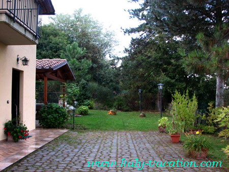 Italy vacation Alba farmhouse  Agriturismo Farm Vacation House & Motorhome , Toscana  , Tuscany & Umbria 