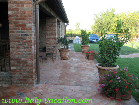 Italy vacation La Mucchia - Casa Vacanza & Art Galleryuse  Agriturismo Farm Vacation House & Motorhome , Az. IL Querciollo , Toscana , garda , Napoli Amalfi, Tuscany & Umbria 