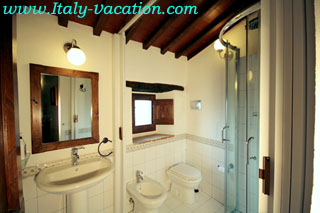 Italy vacation La Mucchia - Casa Vacanza & Art Galleryuse  Agriturismo Farm Vacation House & Motorhome , Az. IL Querciollo , Toscana , garda , Napoli Amalfi, Tuscany & Umbria 