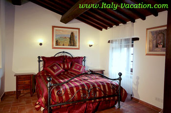 Italy vacation La Mucchia - Casa Vacanza & Art Galleryuse  Agriturismo Farm Vacation House & Motorhome , Az. IL Querciollo , Toscana , garda , Napoli Amalfi, Tuscany & Umbria 