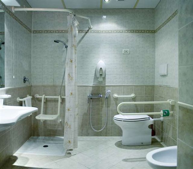 Italy vacation-Hotel_delle_Muse_Rome_Bathroom
