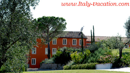 Luca-Benedeti Farm . Vacation Farm House near Luca .  Italy vacation Agriturismo Farm Vacation House & Motorhome , Toscana ,  Tuscany & Umbria