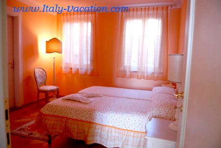 Luca-Benedeti Farm . Vacation Farm House near Luca .  Italy vacation Agriturismo Farm Vacation House & Motorhome , Toscana ,  Tuscany & Umbria